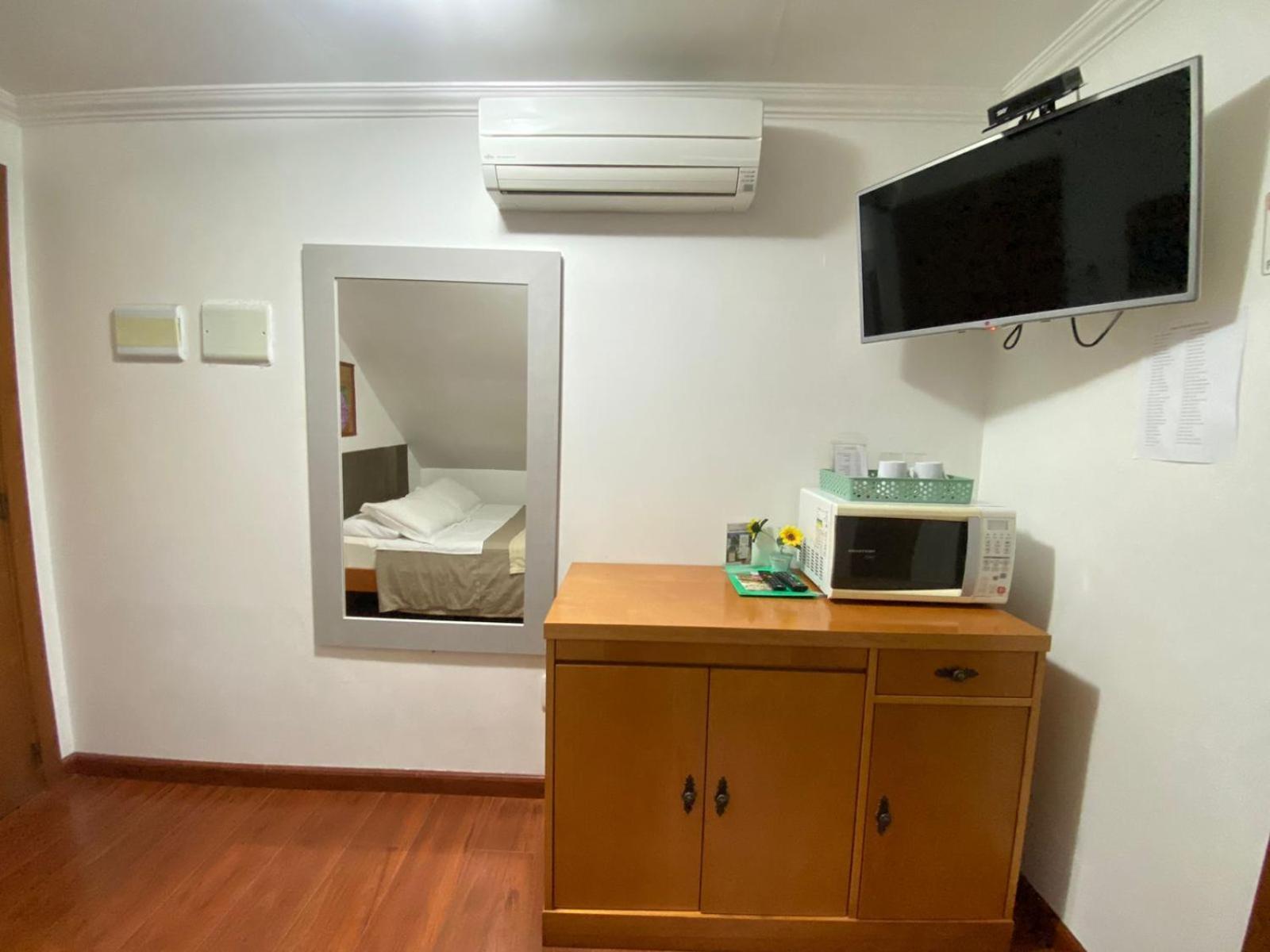 Habitue Inn